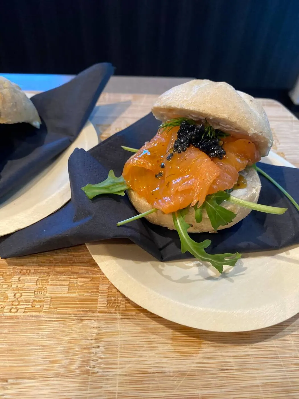 Broodje gerookte zalm met kaviaar